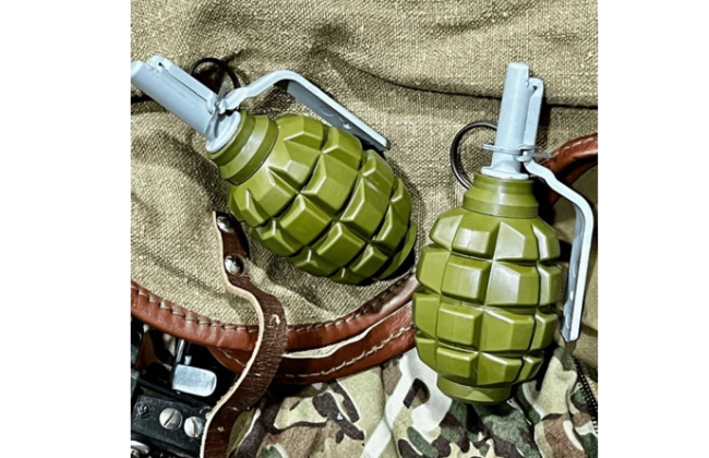 В Киеве на Оболони мужчина угрожал взорвать гранату в банке