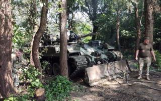 На Чернігівщині з річки Десна витягли російський танк, фото