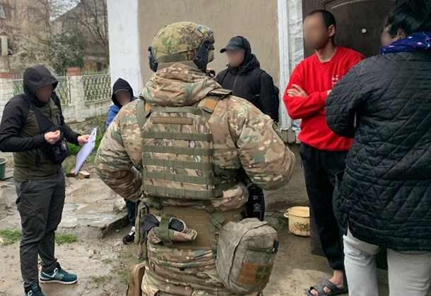 Крали гроші, називаючись працівниками банку: на Харківщині судитимуть телефонних шахраїв