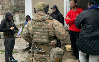Крали гроші, називаючись працівниками банку: на Харківщині судитимуть телефонних шахраїв
