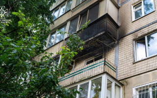 В Киеве загорелась квартира в многоэтажке, фото и видео