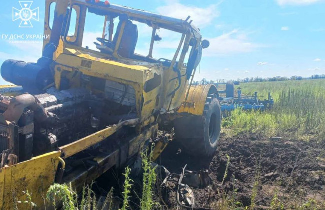 На Харківщині трактор підірвався на протитанковій міні, фото