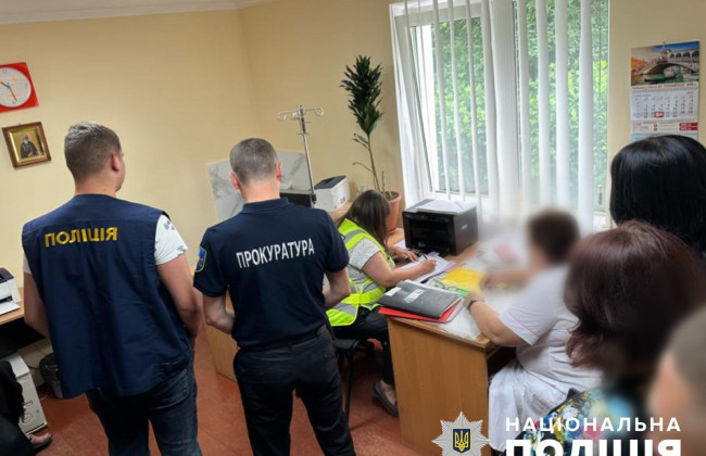 Обещала продолжить инвалидность за 500 долларов: в Черновцах на взятке разоблачили замглавы врачебной консультативной комиссии