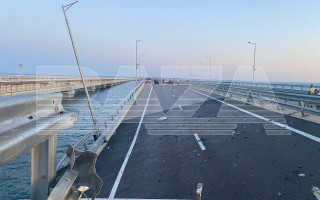 Як виглядає Кримський міст після нічної «бавовни», відео