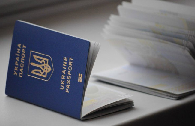 Как проверить возможность выезда за границу и избежать проблем с долгами: разъяснение