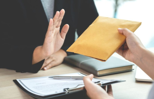 Правительство предлагает бороться с коррупцией в частной сфере и ввести новые обязанности для работников