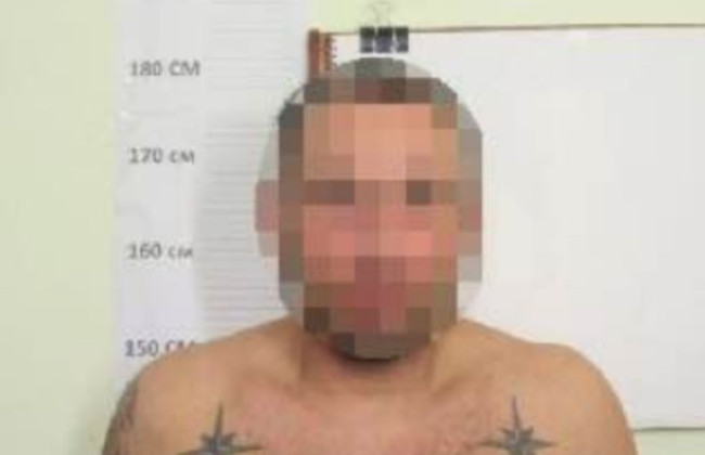 Ґвалтував трьох доньок своєї співмешканки: суд покарав педофіла