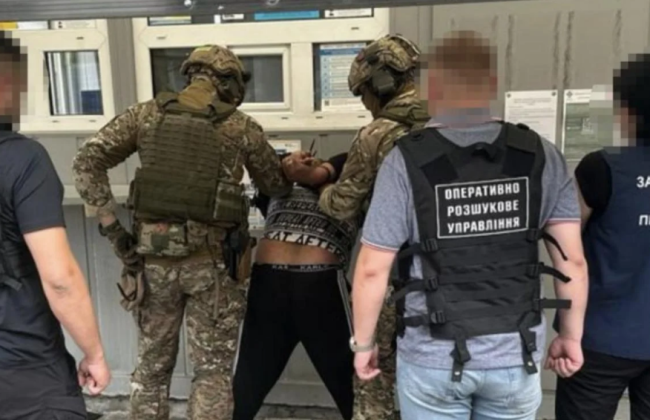 Підозрюваний у торгівлі неповнолітніми із Закарпаття Денис Вароді знаходиться під вартою