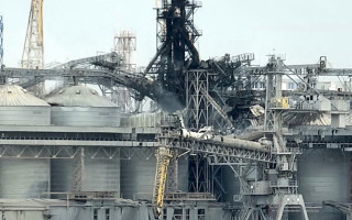 Внаслідок нічного обстрілу атаковані зернові термінали та інфраструктура в портах «Одеса» та «Чорноморськ», фото