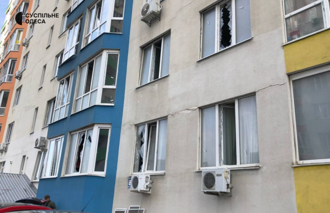 Враг ударил по портовой инфраструктуре и складам Одесчины: взрывной волной повреждены дома