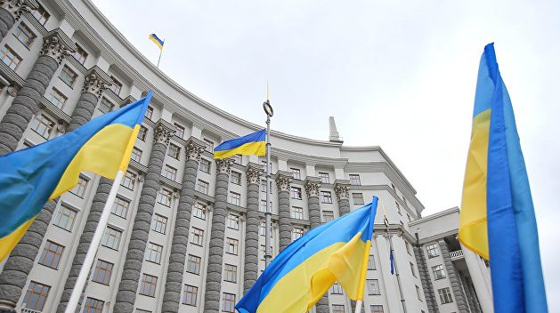 Кабмін пропонує покласти на працівників юридичних осіб обов’язок інформувати про корупцію у роботодавців