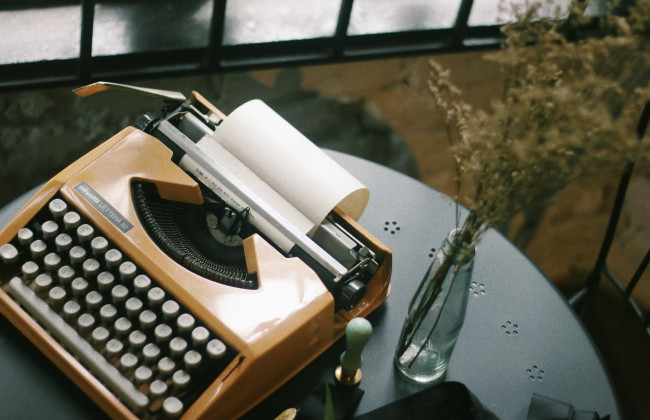 У США письменники вимагають від власників чат-ботів штучного інтелекту платити за використання їхніх робіт