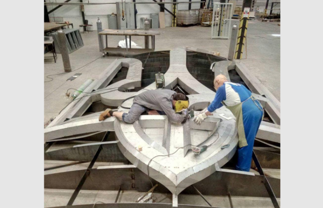 В сети показали трезубец, который заменит герб СССР на щите монумента «Родина-мать»