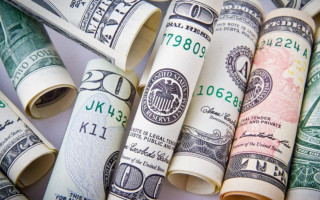 У НБУ повідомили, чи переглядатимуть офіційний курс долара