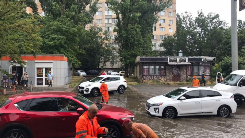 Одессу затопило после сильного ливня, видео