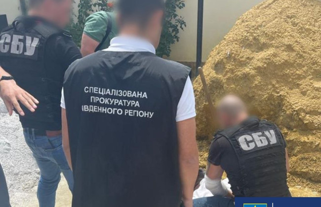 На Кіровоградщині викрито адвоката, який намагався підкупити прокурора за 1000 доларів