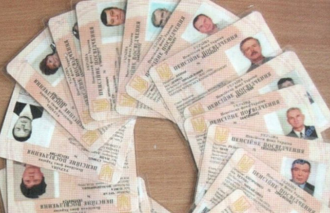 Українцям розповіли, як відновити втрачене пенсійне посвідчення: інструкція