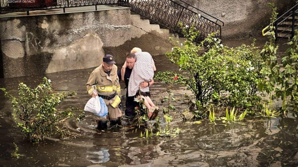 В Одесі через негоду було затоплено один з районів міста – в ДСНС показали фото