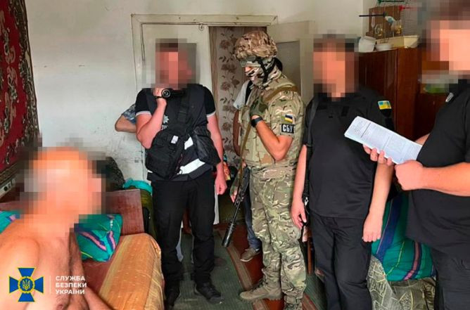 Водил односельчан на «расстрелы»: в Николаевской области задержали коллаборанта