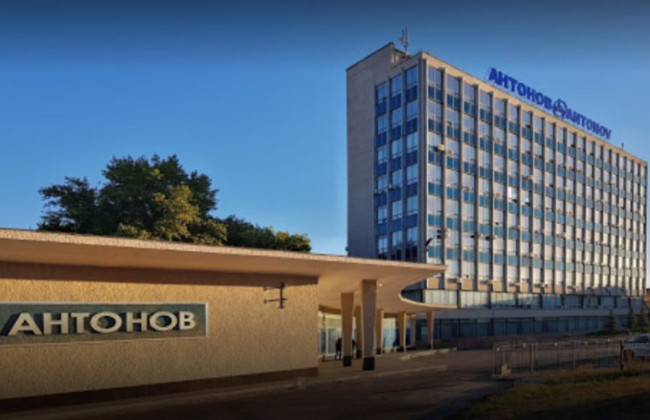 Экс-чиновник ГП «Антонов» и директор адвокатского объединения подозреваются в растрате 18 млн грн