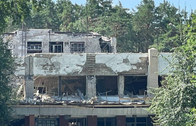 Окупанти завдали ракетного удару по Чернігівщині, пошкоджено будинок культури