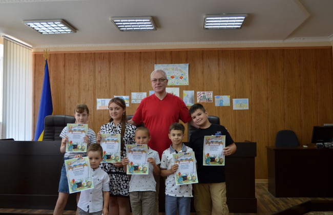 «Суд глазами ребенка»: в Запорожском окружном административном суде ко Дням административной юстиции прошел конкурс детских рисунков