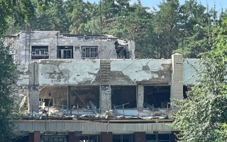 Окупанти завдали ракетного удару по Чернігівщині, пошкоджено будинок культури
