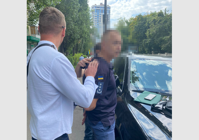 7 тисяч доларів за демобілізацію: у Службі судової охорони прокоментували затримання свого співробітника на хабарі