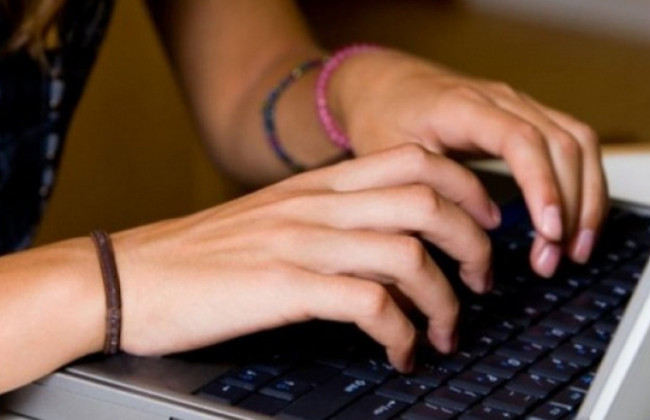 21-летняя мошенница из Днепропетровской области зарабатывала на продаже несуществующей военной одежды