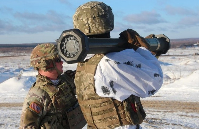 Британскую пару арестовали за попытку контрабанды гранатометов с Украины, — СМИ