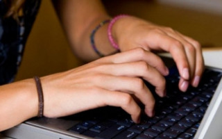 21-летняя мошенница из Днепропетровской области зарабатывала на продаже несуществующей военной одежды