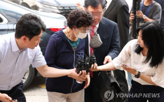 Тещу президента Южной Кореи задержали за подделку справки о банковском балансе