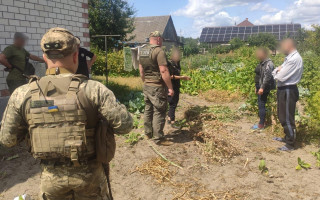 На Рівненщині прикордонники виявили насадження кущів снодійного маку, фото