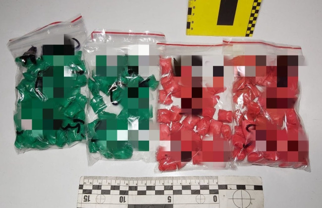 В Одессе парень во время комендантского часа вез в такси более 200 свертков с психотропами