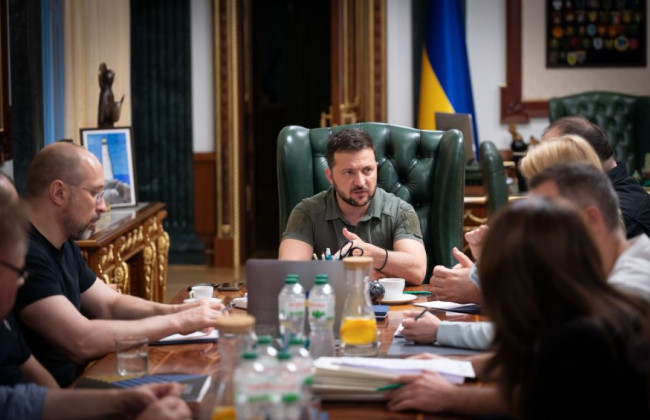 Зеленский резко отреагировал на планы продолжить блокирование экспорта украинского зерна по суше