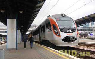 Через ворожі обстріли в УЗ попереджають про затримки поїздів