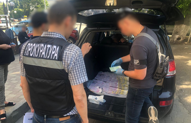 На Буковине на получении €40 000 разоблачен начальник следственного отделения райуправления полиции