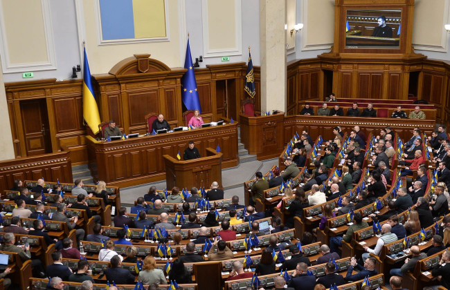 Рада планирует продолжить действие военного положения и общей мобилизации