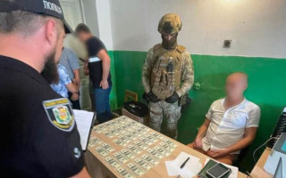 $4000 хабаря за рішення про непридатність до військової служби: на Полтавщині затримали члена ВЛК