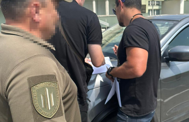 Воєнком організував схему видачі документів для виїзду за кордон за 20 тисяч грн