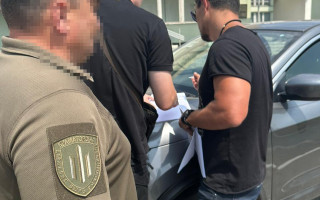 Воєнком організував схему видачі документів для виїзду за кордон за 20 тисяч грн