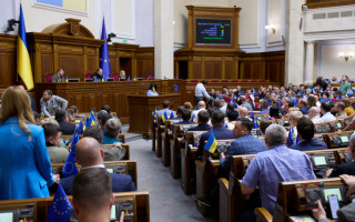 Парламент схвалив реформу оплати праці державних службовців в першому читанні