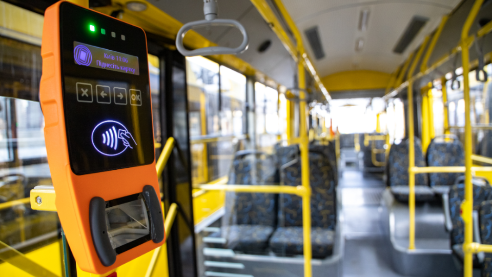 У Києві через дорожні роботи в суботу та неділю деякий громадський транспорт працюватиме зі змінами