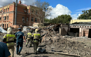 У російському Таганрозі прогримів сильний вибух: ймовірно, вибухнула ракета, фото і відео