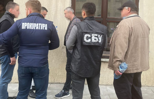 $700 за эскиз застройки участка: во Львове «на горячем» задержали руководителя коммунального предприятия