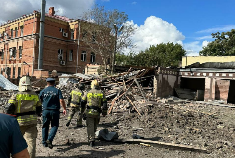 У російському Таганрозі прогримів сильний вибух: ймовірно, вибухнула ракета, фото і відео