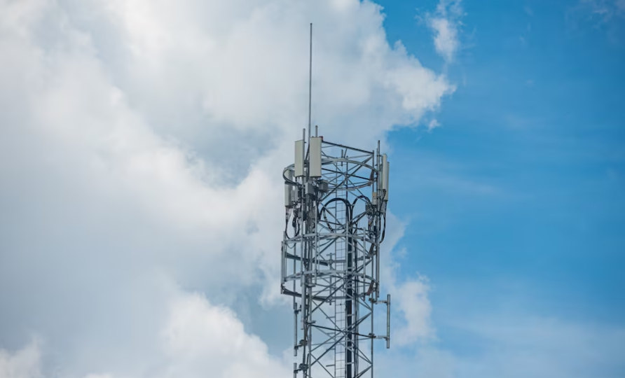 Більше українців будуть із 4G: мобільні оператори зможуть будувати базові станції в селах ще швидше
