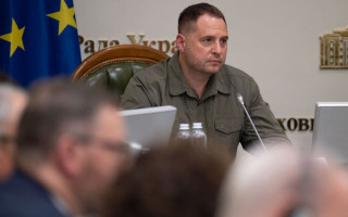 Андрій Єрмак провів зустріч з послами і дипломатами в широкому форматі