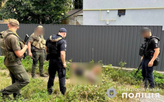 У Житомирі чоловік з ножем спробував напасти на військового, однак не розрахував сили