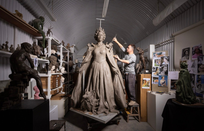 У Британії показали меморіальну статую королеви Єлизавети II